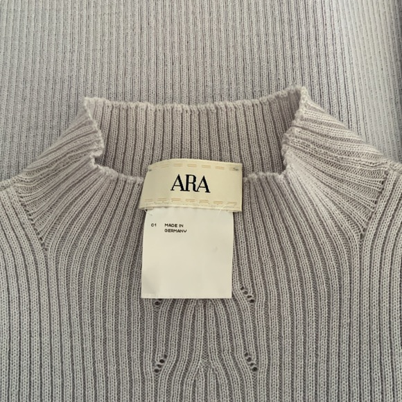 ARA short sleeve mock top size 10 - Picture 4 of 5